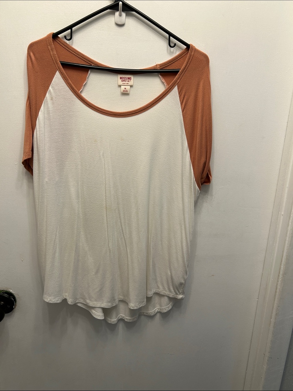 Mossimo Supply Co. Cream Body with Rust Short-Sleeve Raglan Top